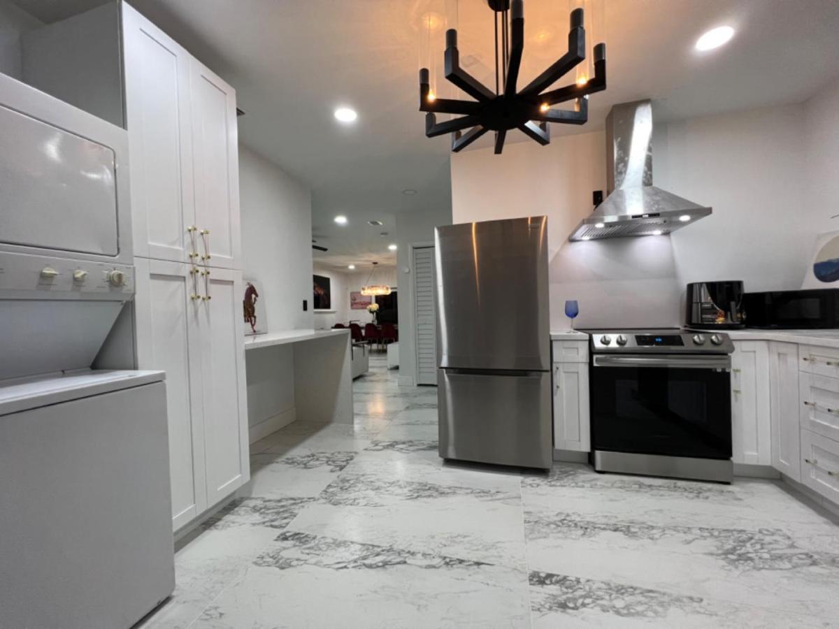 3 SEASONS AT THE CARRINGTON -6 Bedrooms 3Bathrooms Miami Buitenkant foto